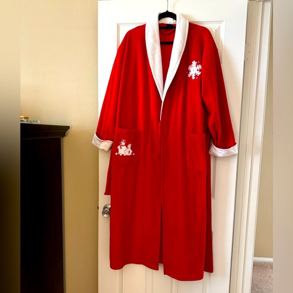 Red fleece Robe with White Collar & Snowflake/Snowman Design - Lrg - Picture 6 of 10